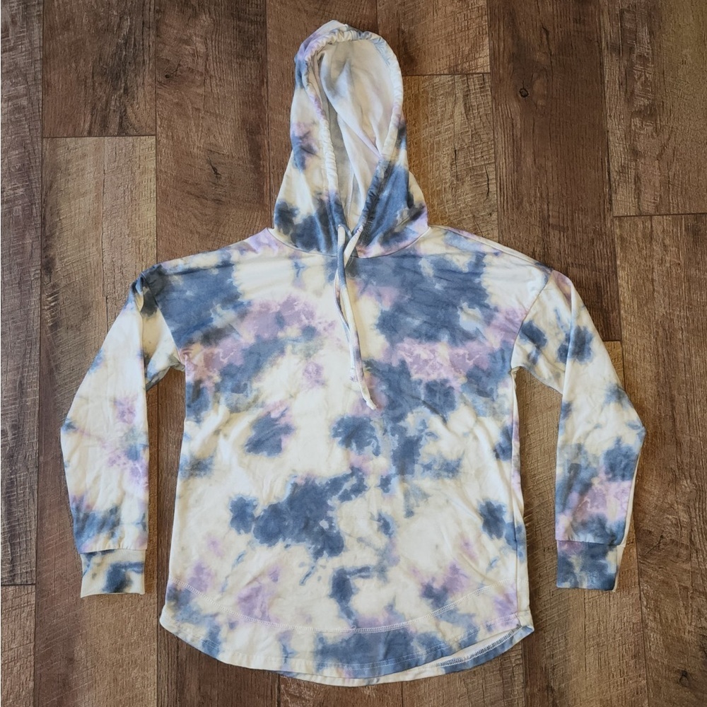 Almost Famous Stretchy Tie Dye Hooded‎ Shirt Size M